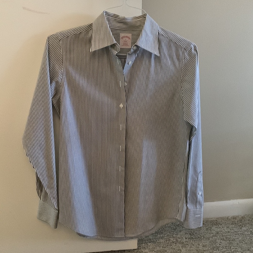 Brooks Brothers classic striped button down shirt 👜